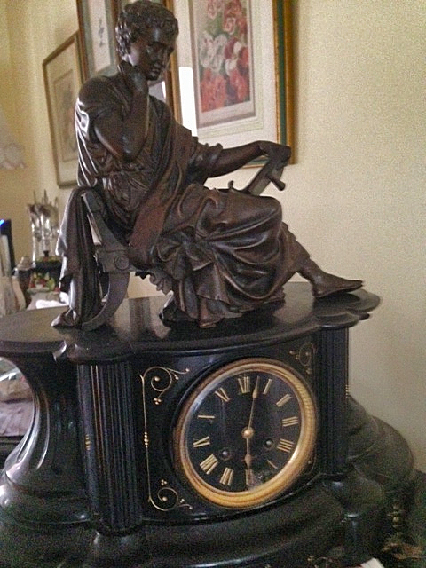Black Mantel Clock With Bronze Statue Schweitzerlinen Black Mantel Clock With Bronze Statue