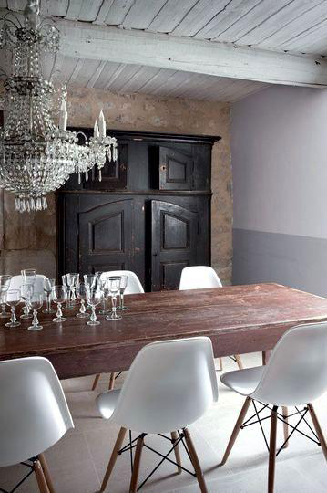 The Exciting Mix Of Antique With Modern, Mixing Antique Dining Table With Modern Chairs