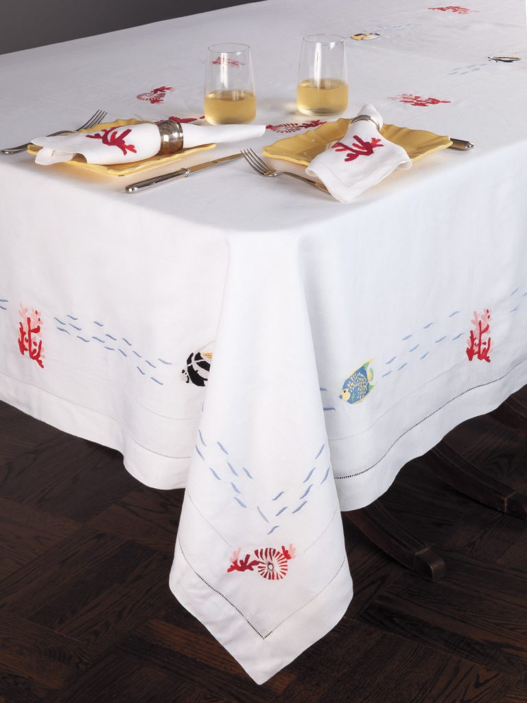 6 Best Tablecloths for 2022 Schweitzerlinen