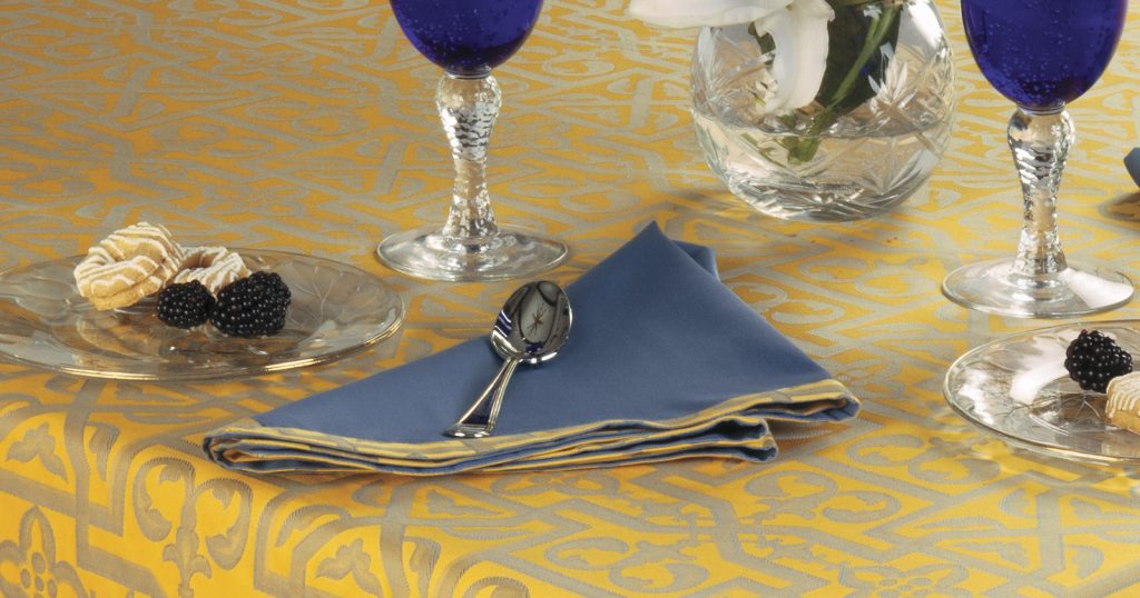 6 Best Tablecloths for 2022 Schweitzerlinen