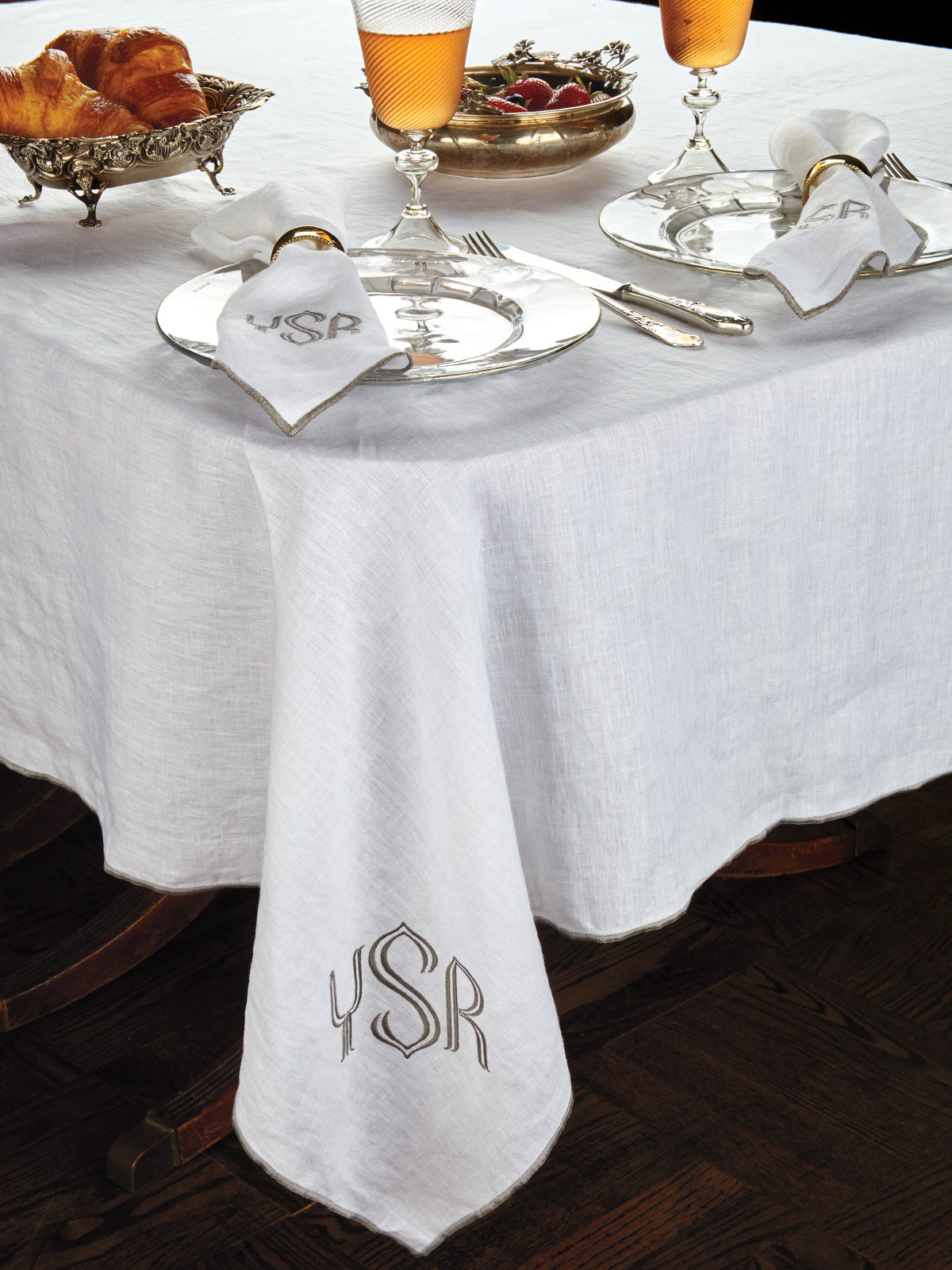 Linkable image of table cloths