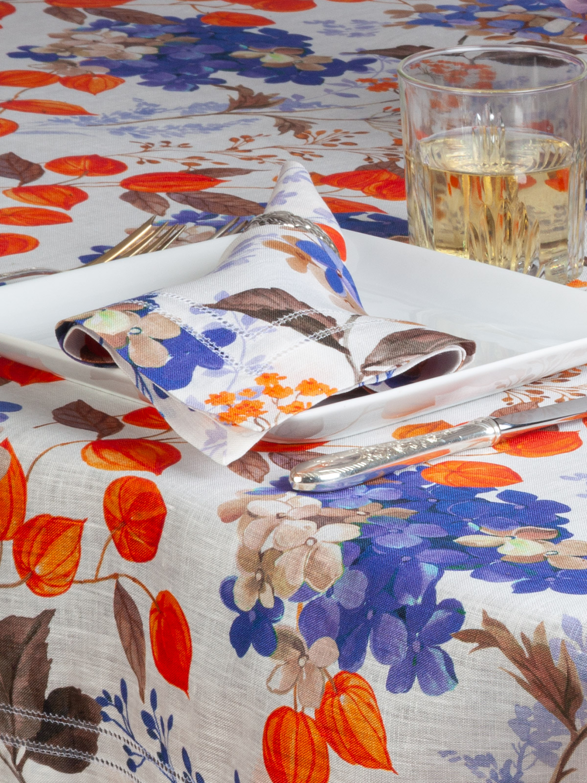 Image of Hortensia Table Collection