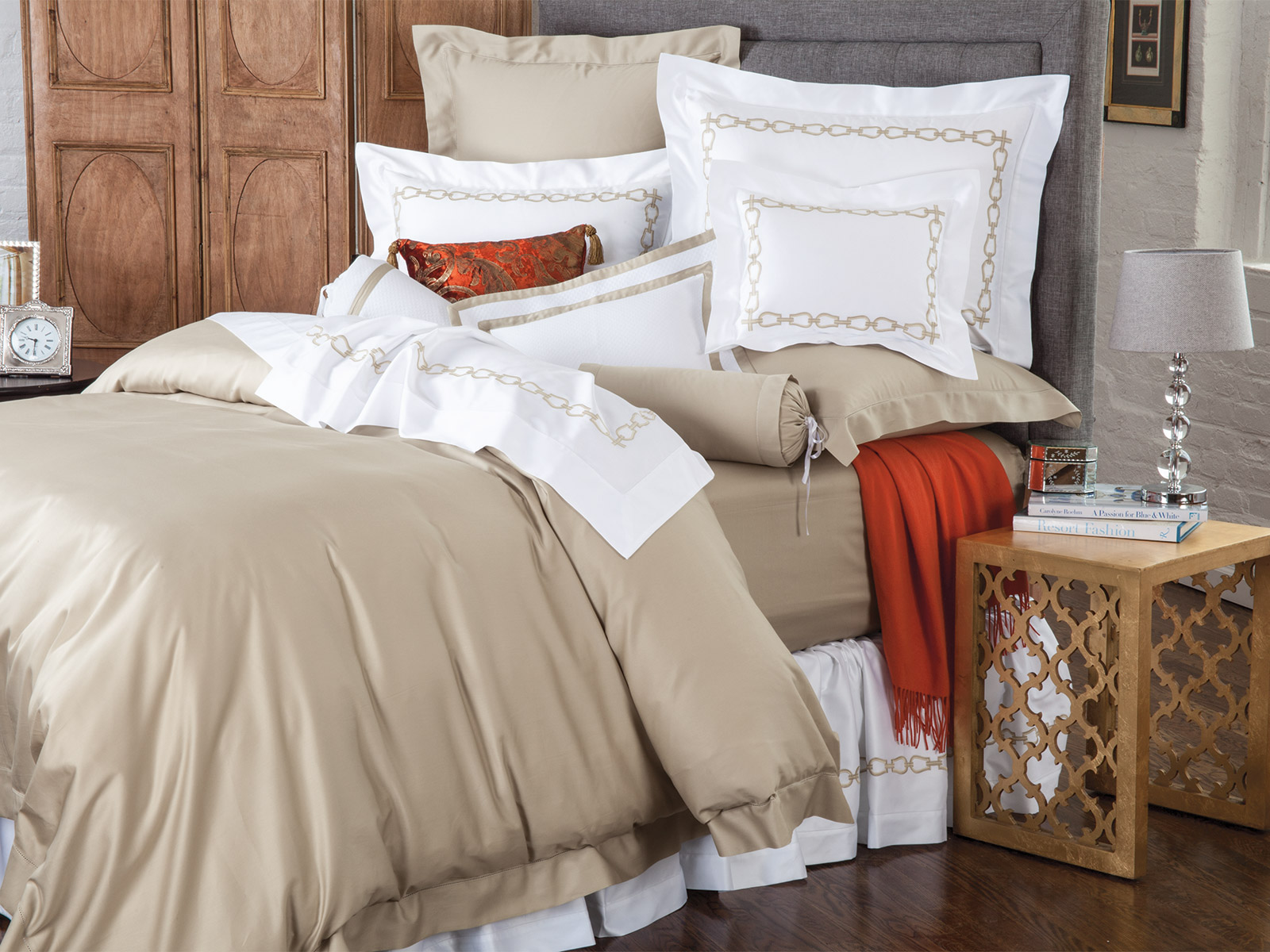Diplomat - Luxury Bedding - Italian Bed Linens - Schweitzer Linen