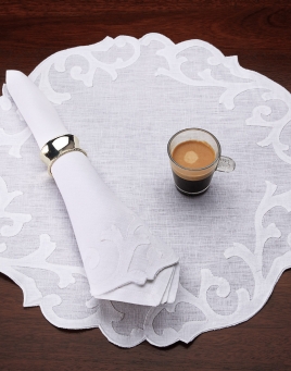 Alexandra Table Setting