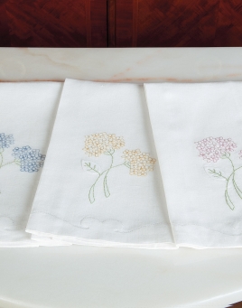 Hydrangea Blossoms Linen Guest Towels