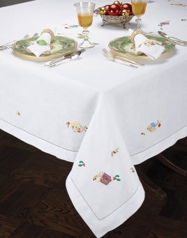 Holiday Cheer Table Collection